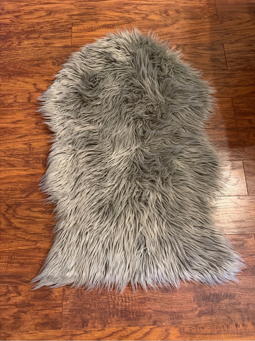 Safavieh Faux Fur Accent Rug - Light Gray 2x3